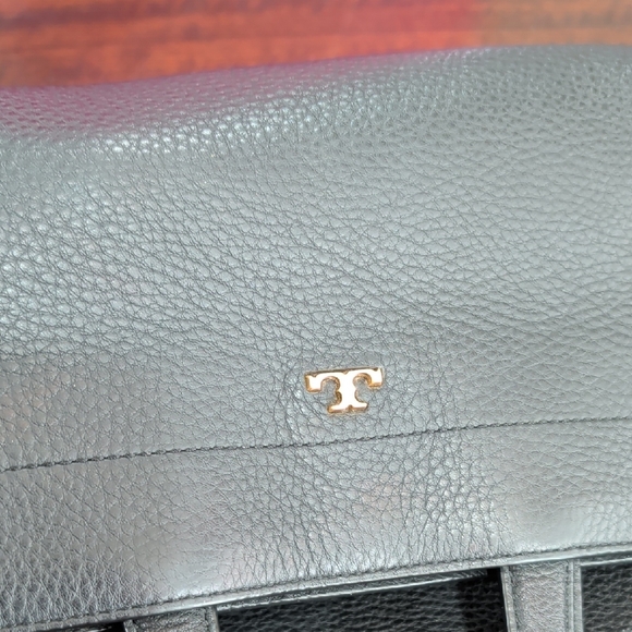Tory Burch Black Leather Bag with Gold Details - Picture 3 of 16